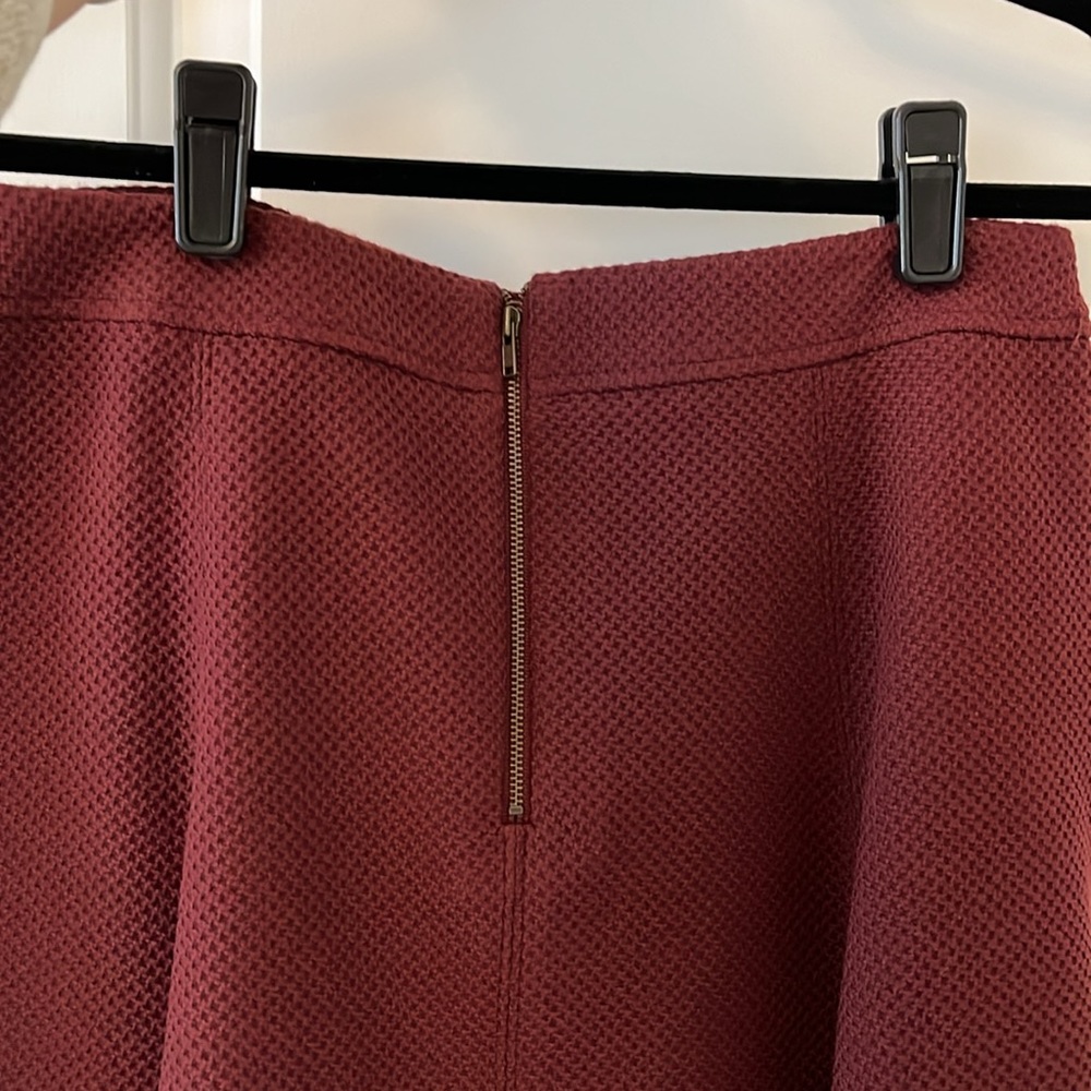 Burgundy mini skirt - Picture 2 of 2